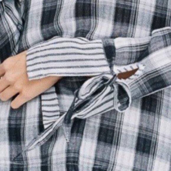 Black & White Plaid Bow Cuff Long Sleeved Top - Picture 4 of 5